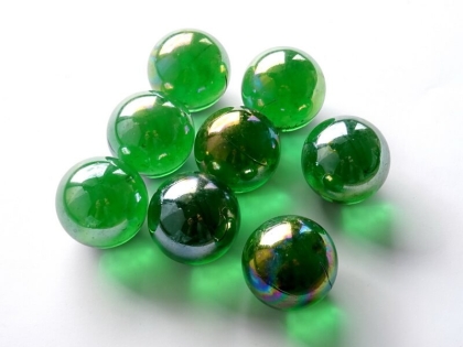 Glasmurmeln 35 mm grün irisierend 1